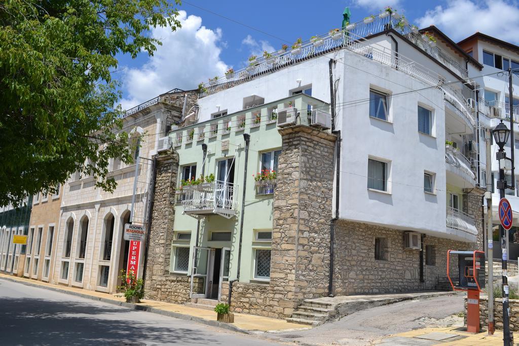 Family Hotel Magnolia Baltsjik Eksteriør bilde