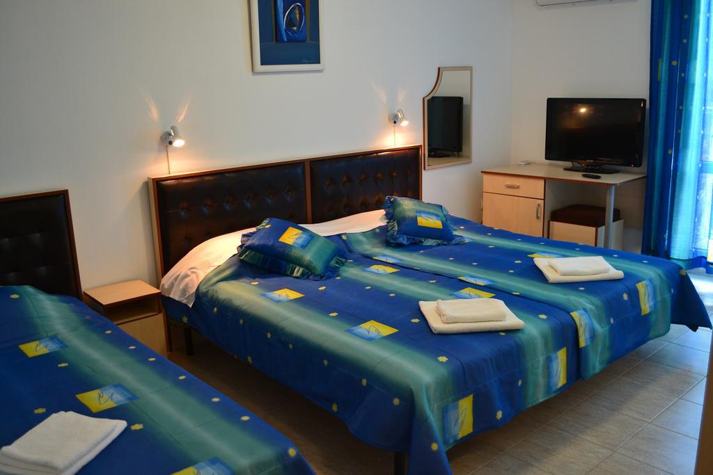 Family Hotel Magnolia Baltsjik Eksteriør bilde